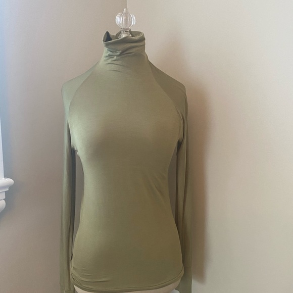 Turtle neck - Picture 2 of 2